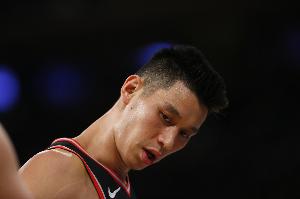 林书豪：为了留在尼克斯 我曾跟经纪人说 能否让火箭降低合同开价-o9