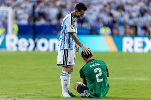 安莎社：阿尔及利亚足协就判罚向FIFA申诉，质疑梅西犯规未染红